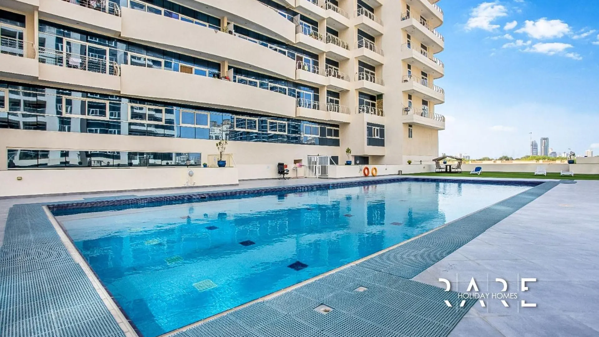 Rare Holiday Homes - Golf Course View - Dubai Sports City - Near Miracle Garden - Royal Residence - R302 Apartment