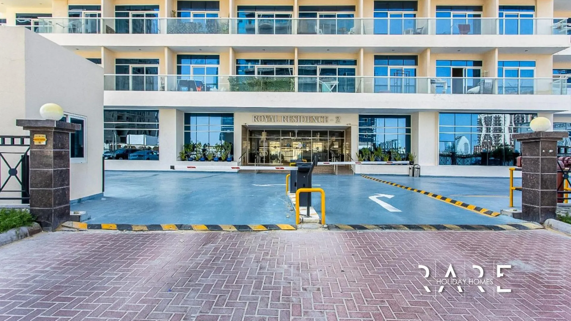 Rare Holiday Homes - Golf Course View - Dubai Sports City - Near Miracle Garden - Royal Residence - R302