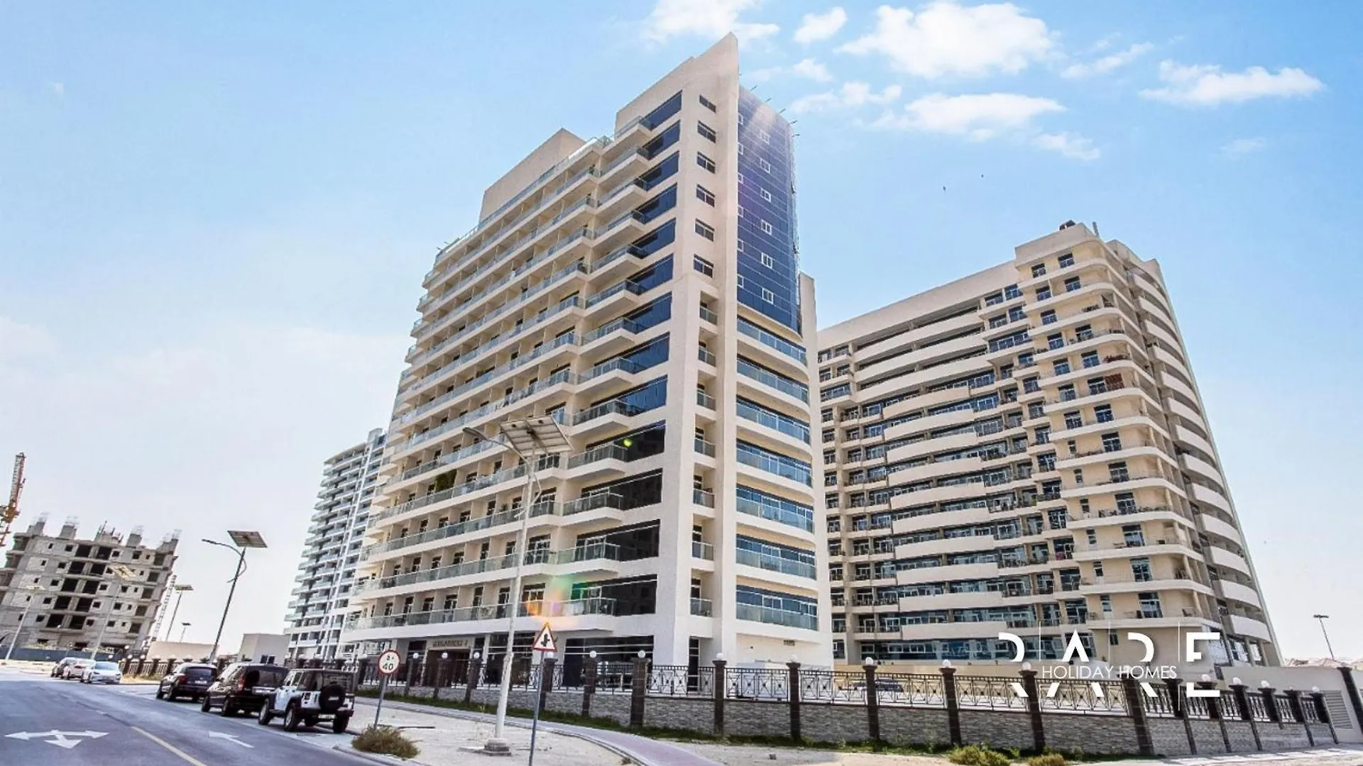 Apartment Rare Holiday Homes - Golf Course View - Dubai Sports City - Near Miracle Garden - Royal Residence - R302