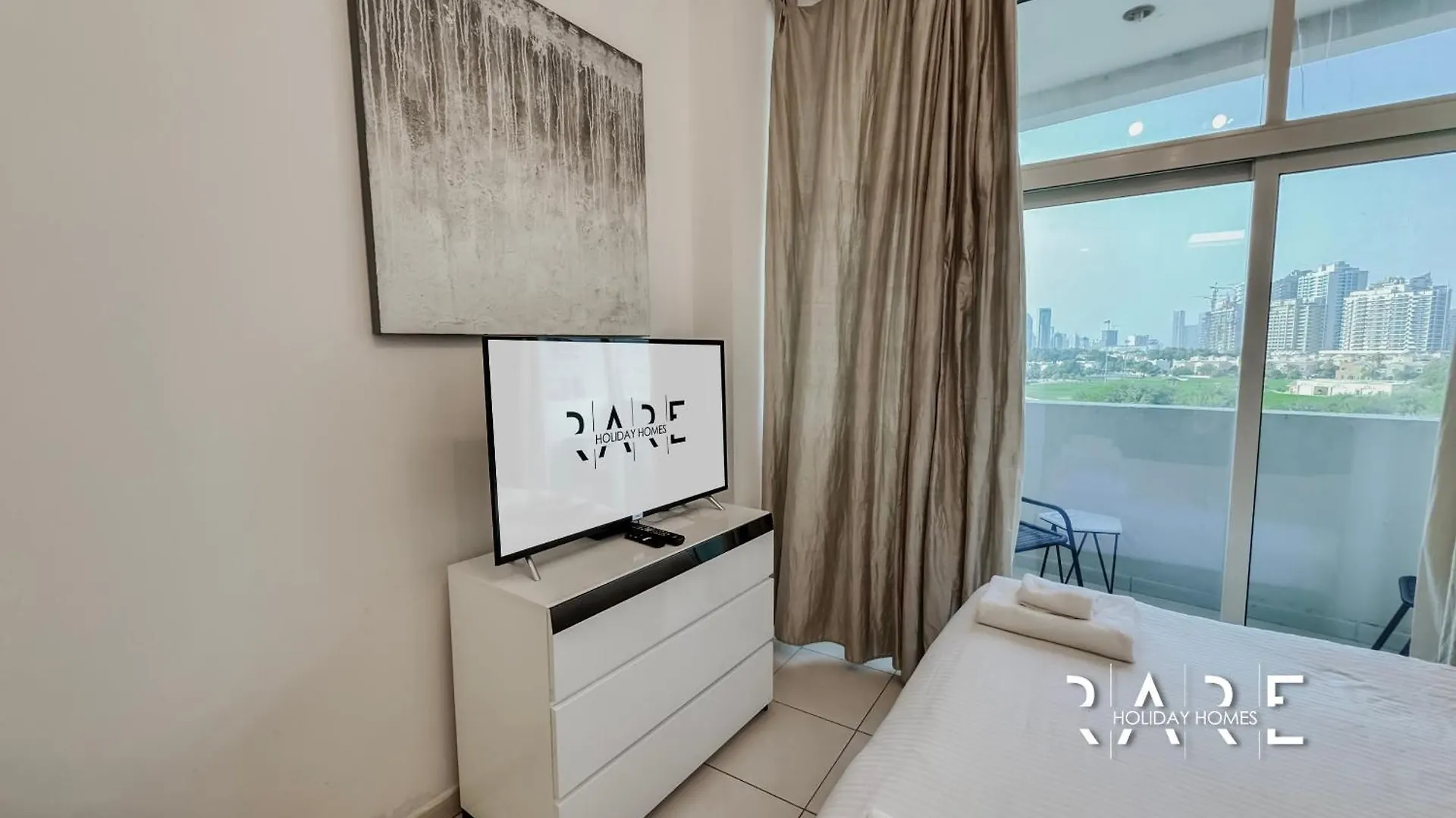 Rare Holiday Homes - Golf Course View - Dubai Sports City - Near Miracle Garden - Royal Residence - R302 Apartment