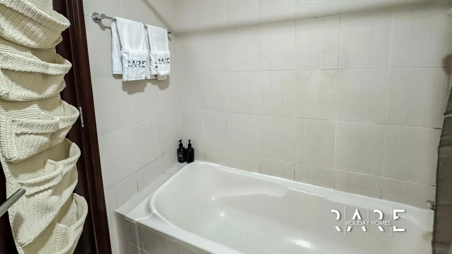 Apartment Rare Holiday Homes - Golf Course View - Dubai Sports City - Near Miracle Garden - Royal Residence - R302