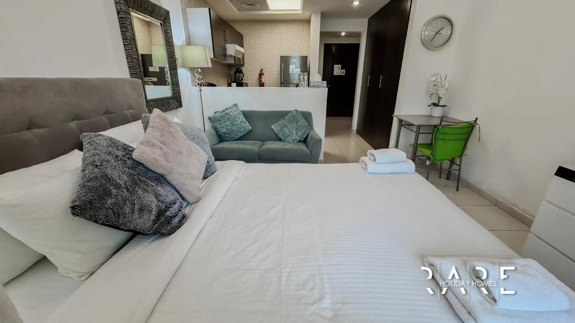 Rare Holiday Homes - Golf Course View - Dubai Sports City - Near Miracle Garden - Royal Residence - R302 United Arab Emirates